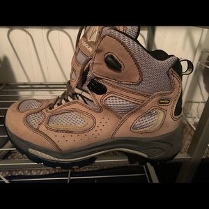 Women’s Vasque hiking boots size 8